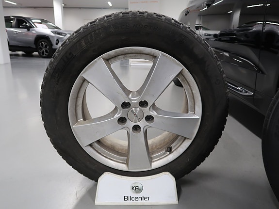 Volvo XC60 13 of 30