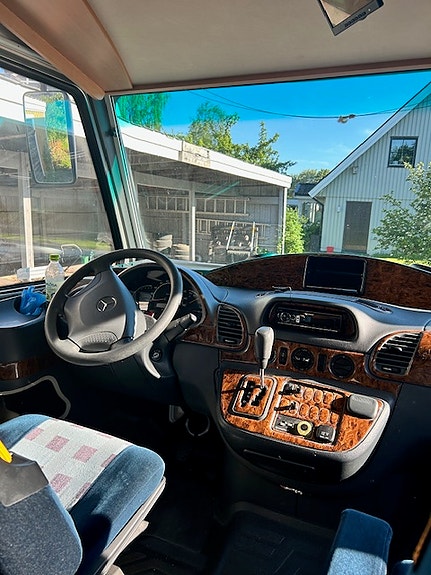 Mercedes-Benz Eura Mobile 2 of 5