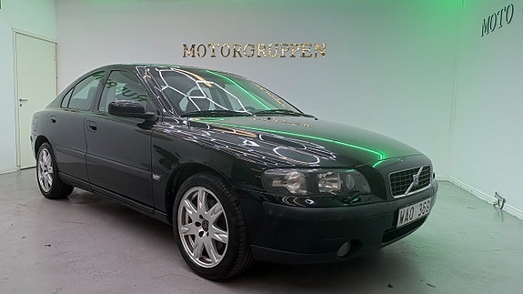 Volvo S60 2 of 5