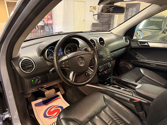 Mercedes-Benz ML320 5 of 5