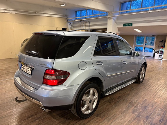 Mercedes-Benz ML320 3 of 5