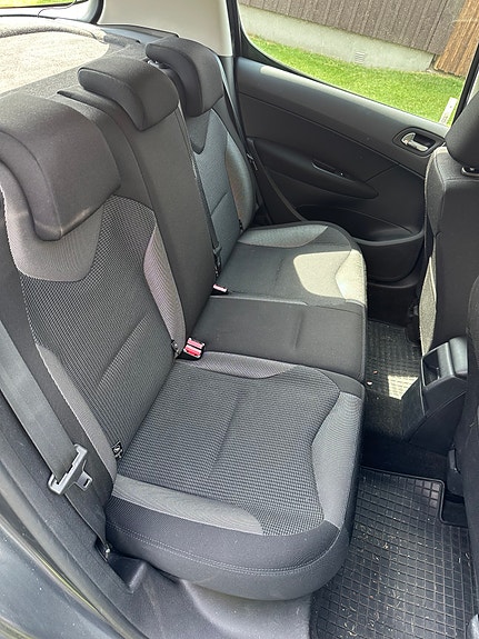 Peugeot 308 2 of 4
