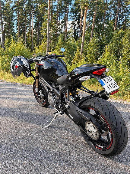 Ducati Monster 1100 EVO 2 of 3