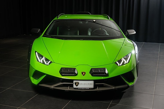 Lamborghini Huracan 3 of 5