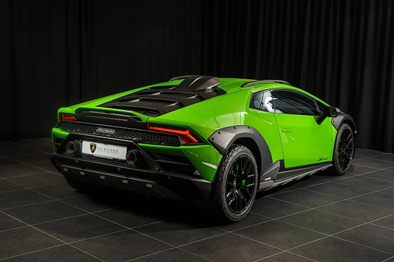 Lamborghini Huracan 5 of 5