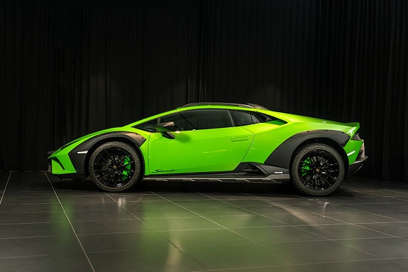 Lamborghini Huracan 2 of 5
