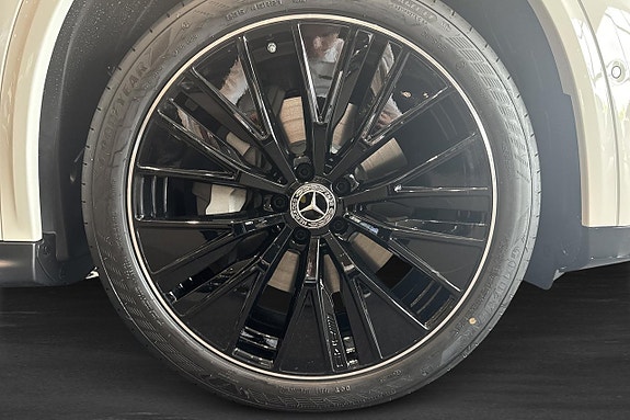 Mercedes-Benz GLC400 4 of 5