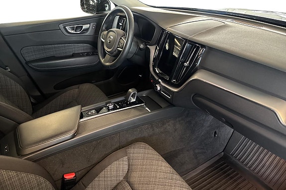 Volvo XC60 10 of 27