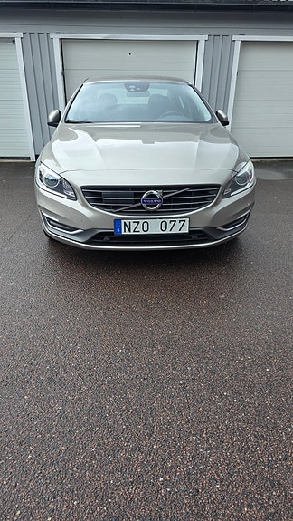 Volvo S60 2 of 5