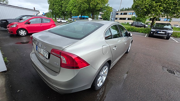 Volvo S60 4 of 5
