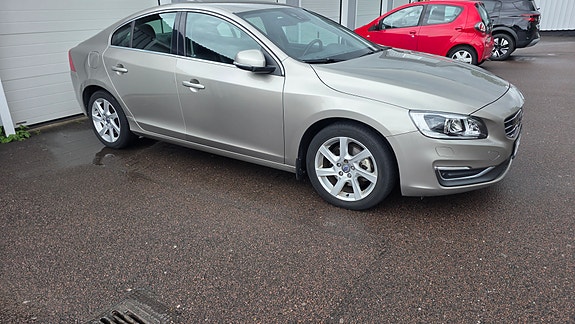 Volvo S60 3 of 5