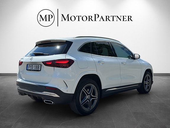 Mercedes-Benz GLA250 e 7 of 18