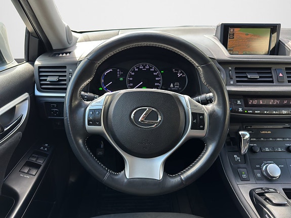 Lexus CT200h 12 of 15