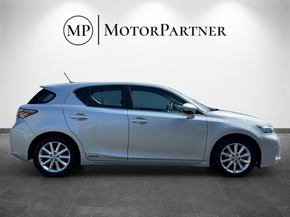 Lexus CT200h 8 of 15