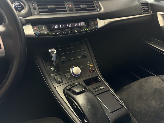 Lexus CT200h 15 of 15