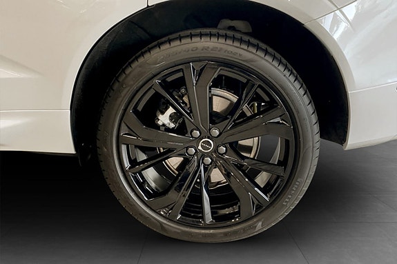 Volvo XC60 10 of 15