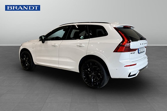 Volvo XC60 2 of 15
