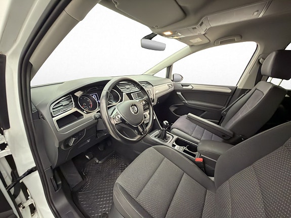 Volkswagen Touran 13 of 30