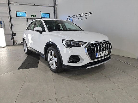 Audi Q3 2 of 5