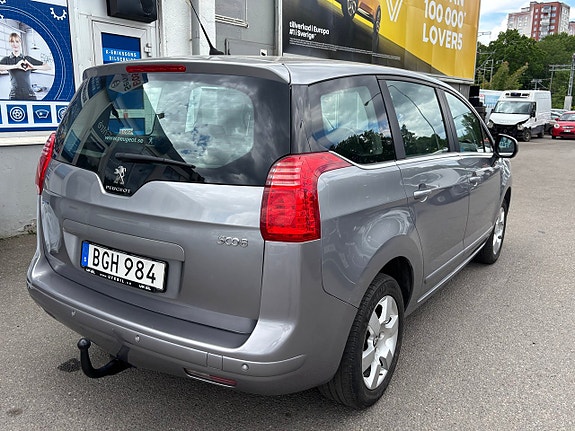 Peugeot 5008 2 of 5