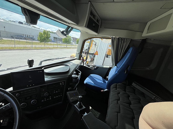 Volvo FH Schaktbil tridem med frontplog 6 of 8