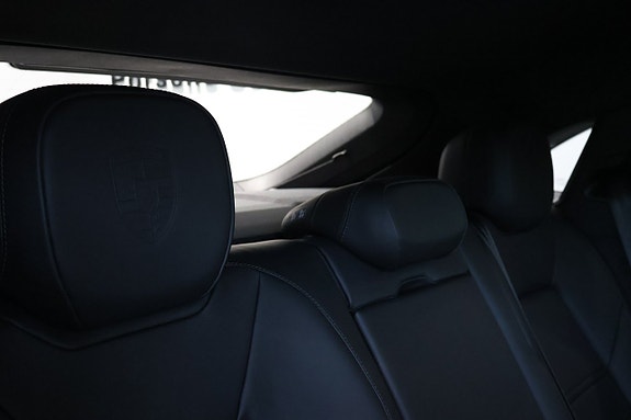 Porsche Cayenne 23 of 26