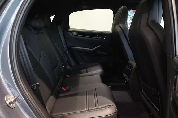 Porsche Cayenne 21 of 26