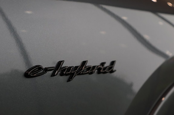 Porsche Cayenne 6 of 26