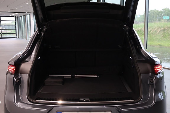 Porsche Cayenne 24 of 26