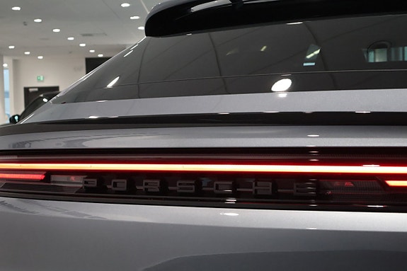 Porsche Cayenne 9 of 26
