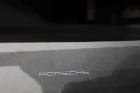 Porsche Cayenne 15 of 26