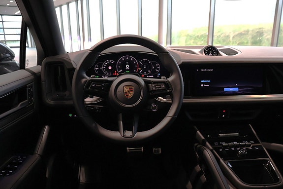 Porsche Cayenne 16 of 26