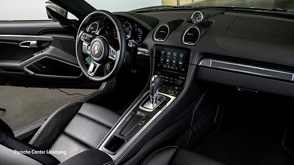 Porsche 718 Cayman 23 of 23