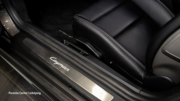 Porsche 718 Cayman 21 of 23
