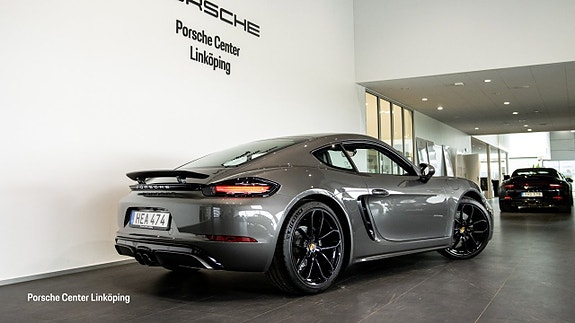 Porsche 718 Cayman 8 of 23