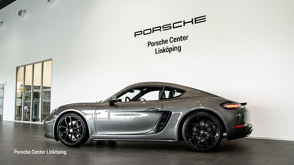 Porsche 718 Cayman 4 of 5