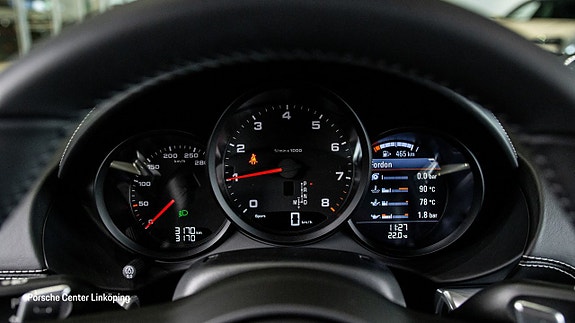 Porsche 718 Cayman 13 of 23