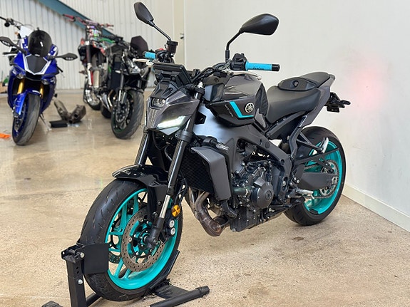Yamaha MT-09 Cyan Blue  | Quickshift | Navi | Farthållare | 116hk 5 of 5