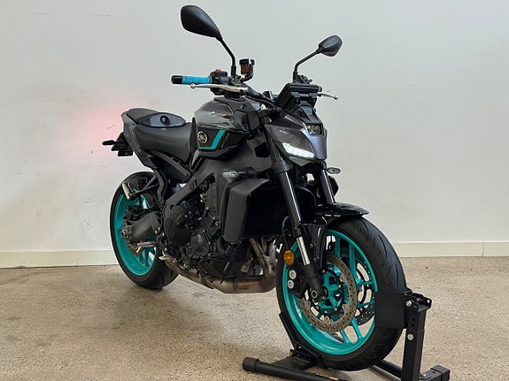Yamaha MT-09 Cyan Blue  | Quickshift | Navi | Farthållare | 116hk 2 of 5