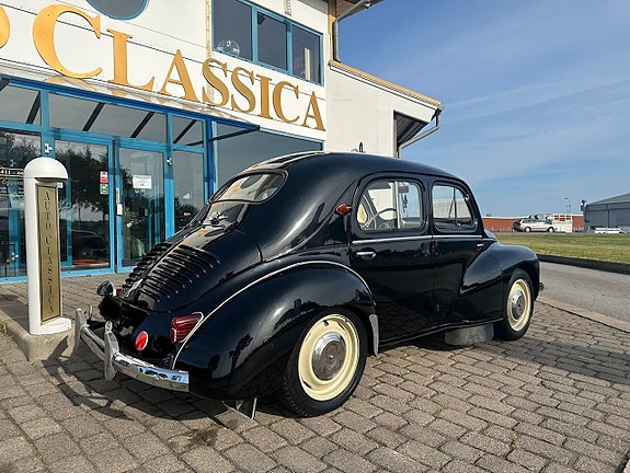 Renault 4 4 of 5