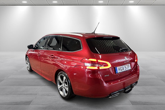 Peugeot 308 SW 2 of 5