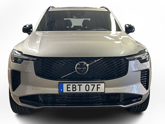Volvo XC90 2 of 5
