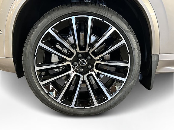 Volvo XC90 13 of 13