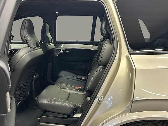 Volvo XC90 11 of 13