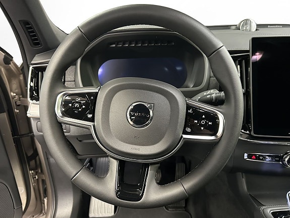 Volvo XC90 9 of 13