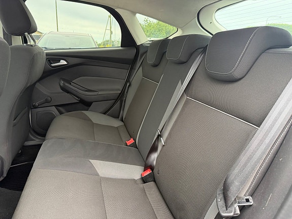 Ford Focus 12 of 21