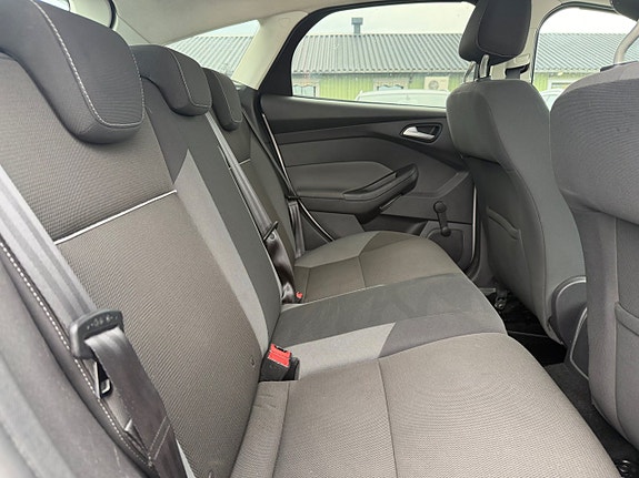 Ford Focus 13 of 21