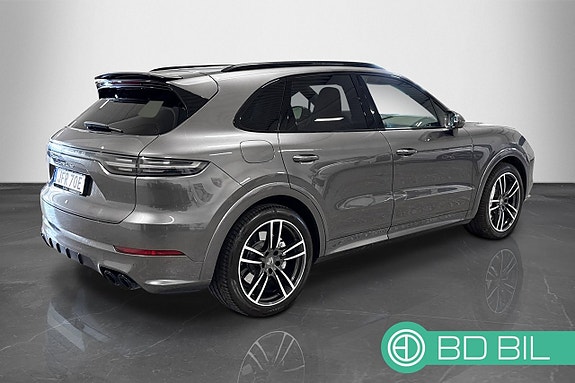 Porsche Cayenne Turbo 4 of 28