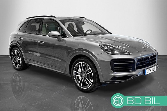 Porsche Cayenne Turbo 6 of 28