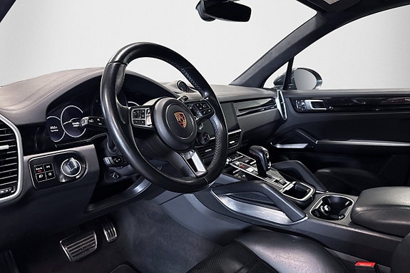 Porsche Cayenne Turbo 8 of 28